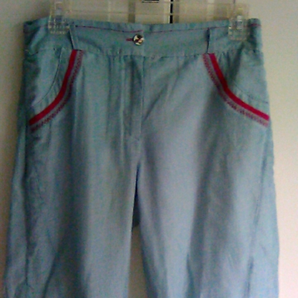 L33 Embroidered Capris